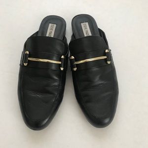 STEVE MADDEN | BLACK + GOLD MULE SLIDES SIZE 10M